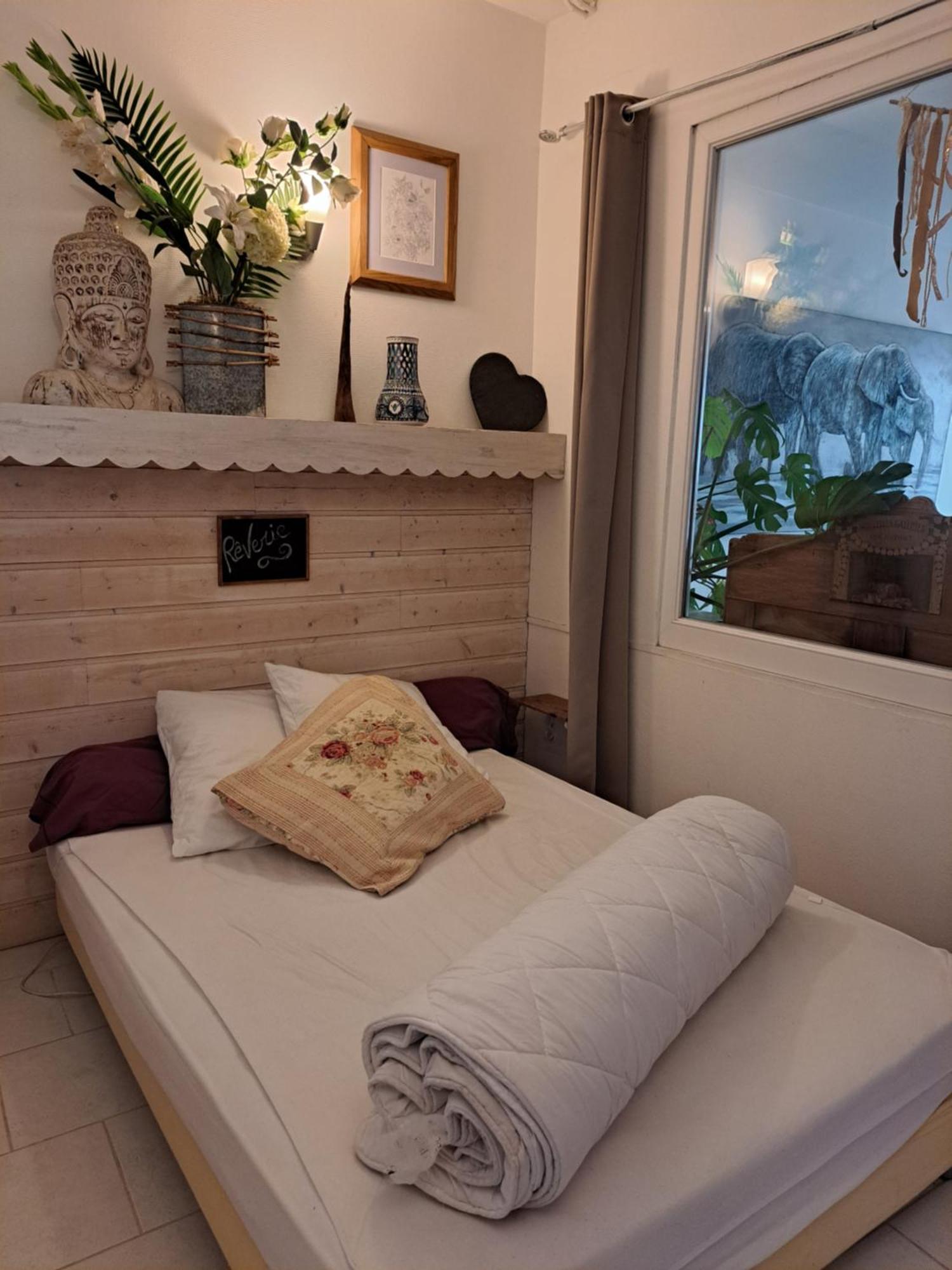 Terra-Crystal Apartment โรชฟอร์ ภายนอก รูปภาพ